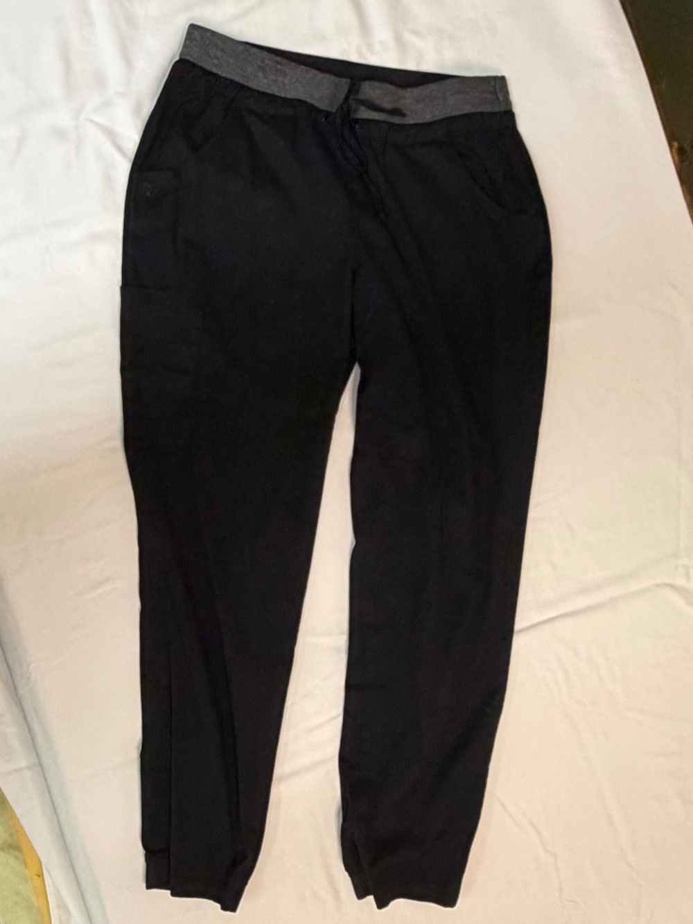 MAEVN scrubs pants / Color Black/Gray / Size Woman’s Small / Gently Worn